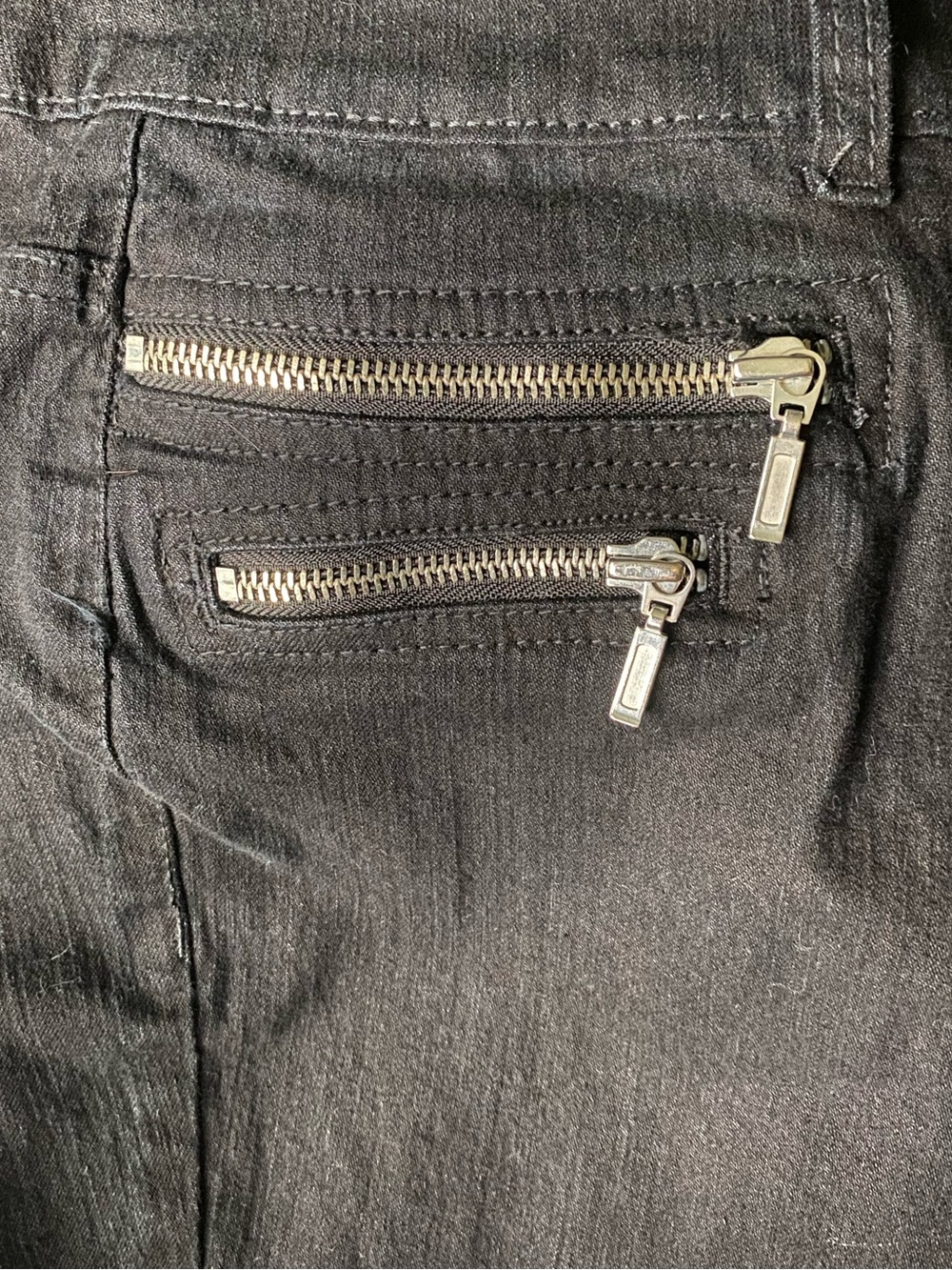 STYLE & CO. SLIM LEG , BLACK JEAN , with a SLIGHT STRETCH - Picture 4 of 11